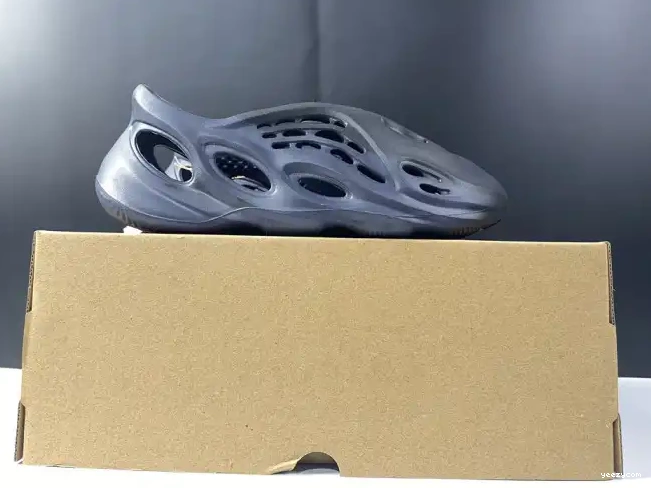 GV7903 RNNR Foam Blue Mineral Adidas Yeezy 0525